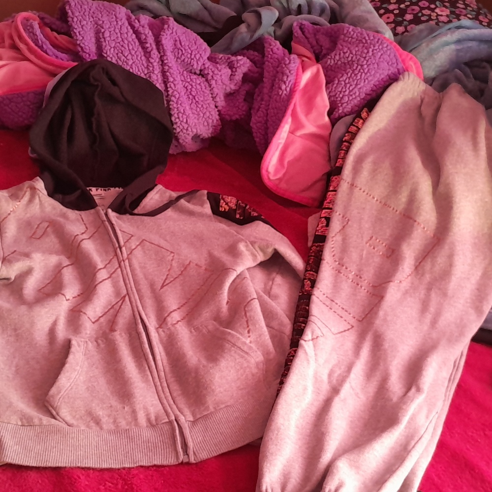 SWEAT SUIT !